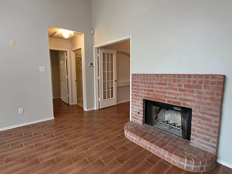 1268 Topeka Dr — Photo 14