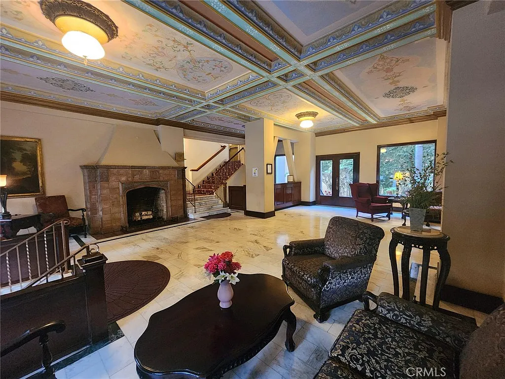 Studio, 360 sqft, $1,900 — Photo 3
