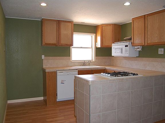 5th image of 1004 E Green Acres Dr