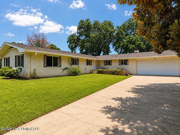 4th image of 2421 Regency Dr