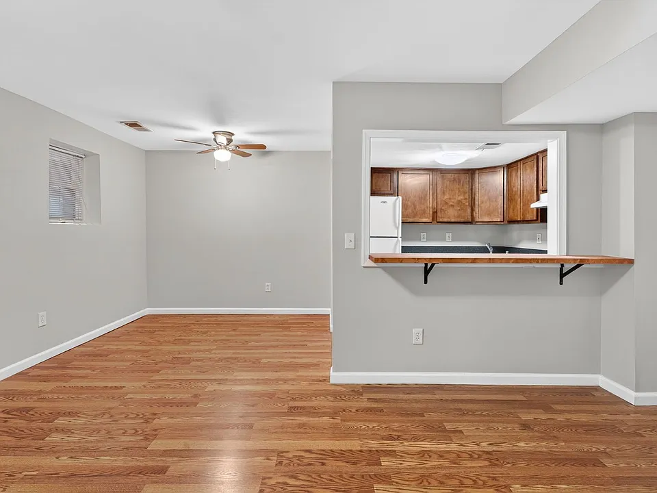 429 Kenyon St NW #T2