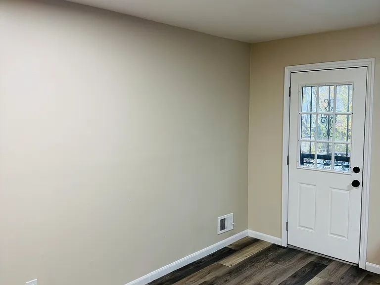 263 Lockman Ave — Photo 4