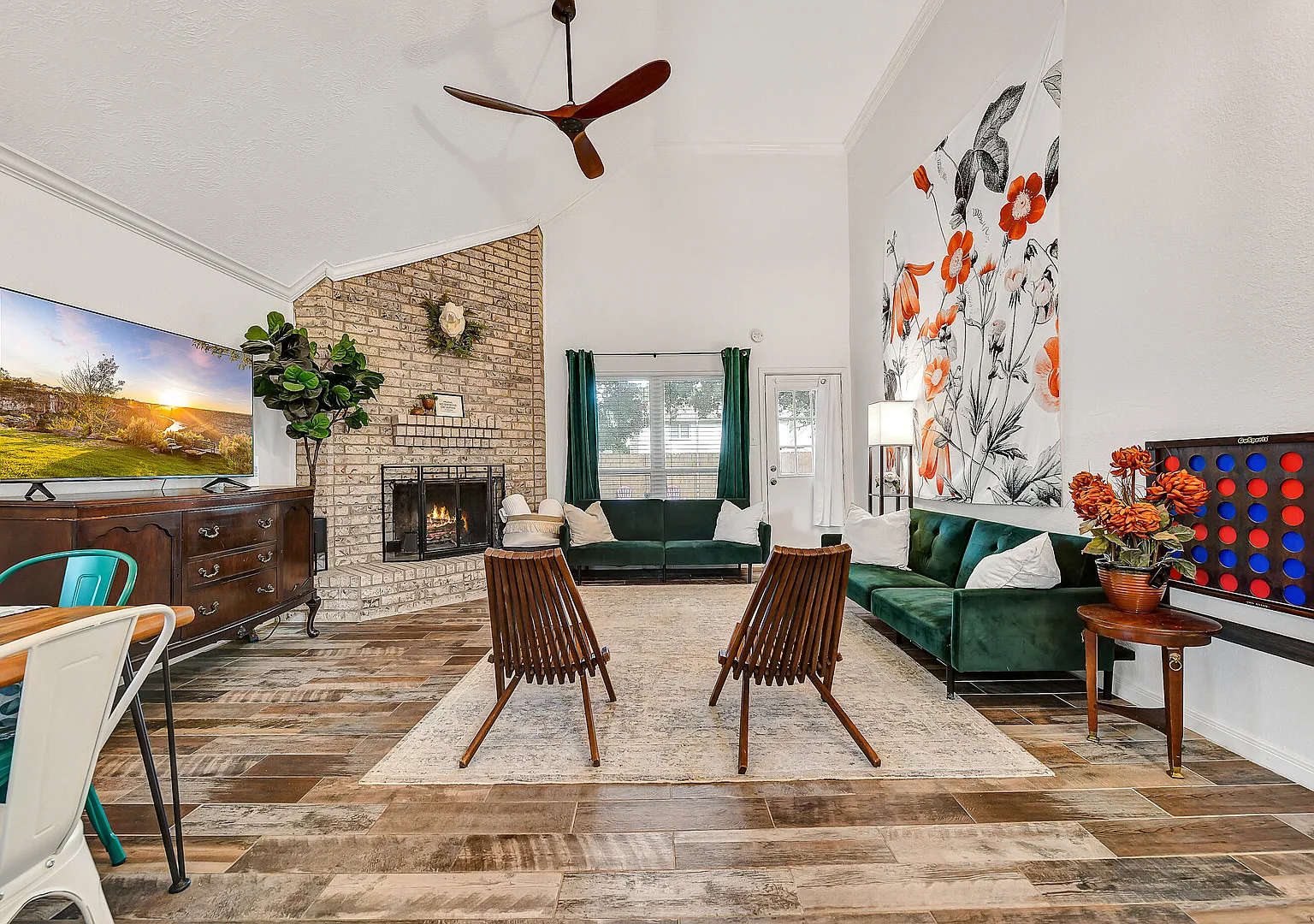 The Emerald Cottage, Friendswood Texas — Photo 4