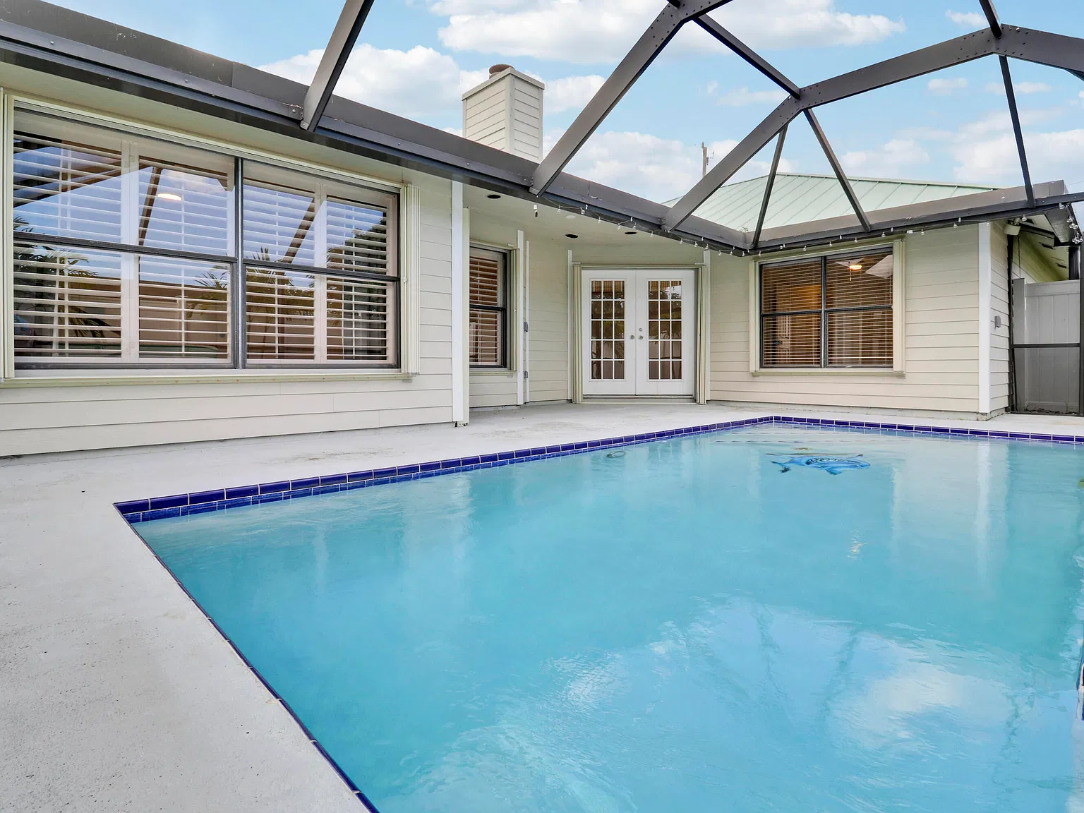 3 bed, 2.0 bath, 1390 sqft, $5,000 — Photo 3