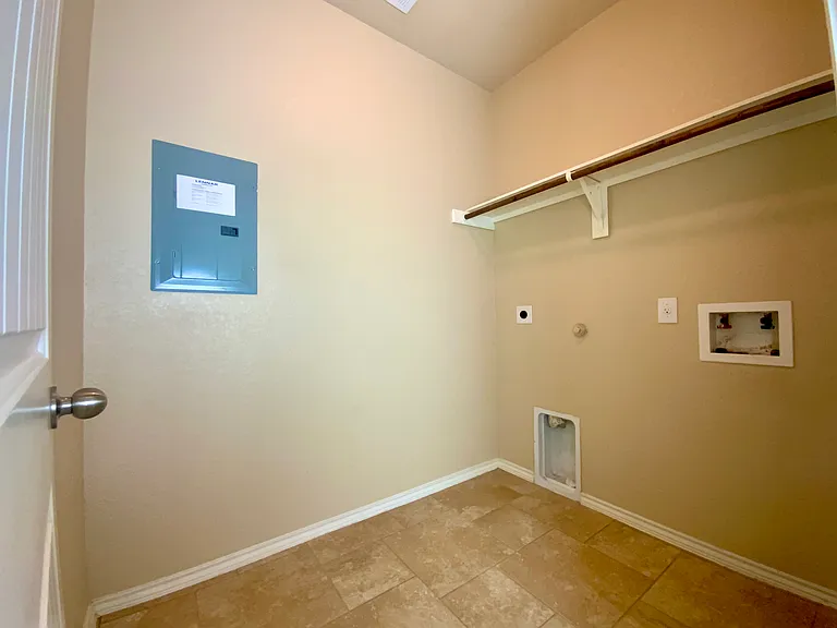 1810 Logan Trl — Photo 9