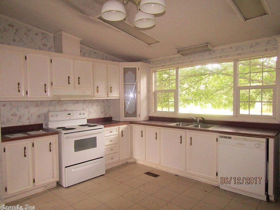 2nd image of 180 Lakewood Est