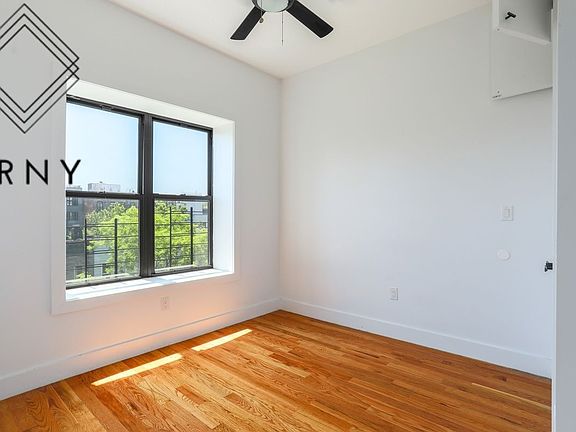 4th image of 275 Kosciuszko St #305B