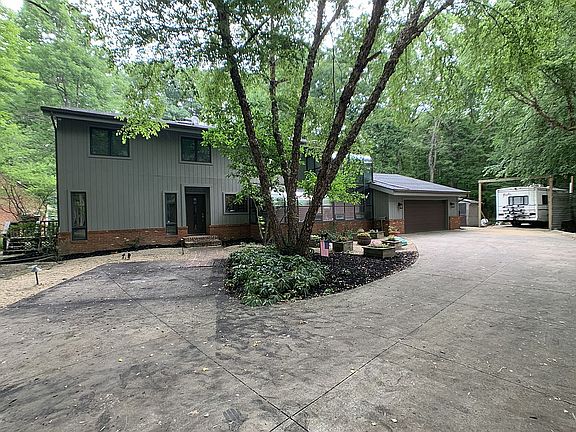 3rd image of 523 Parkside Blvd