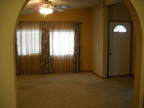 2nd image of 1622 N Hodges Ln
