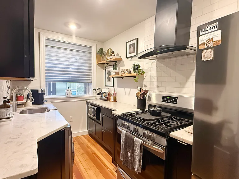 25 Roslyn St #12 — Photo 3