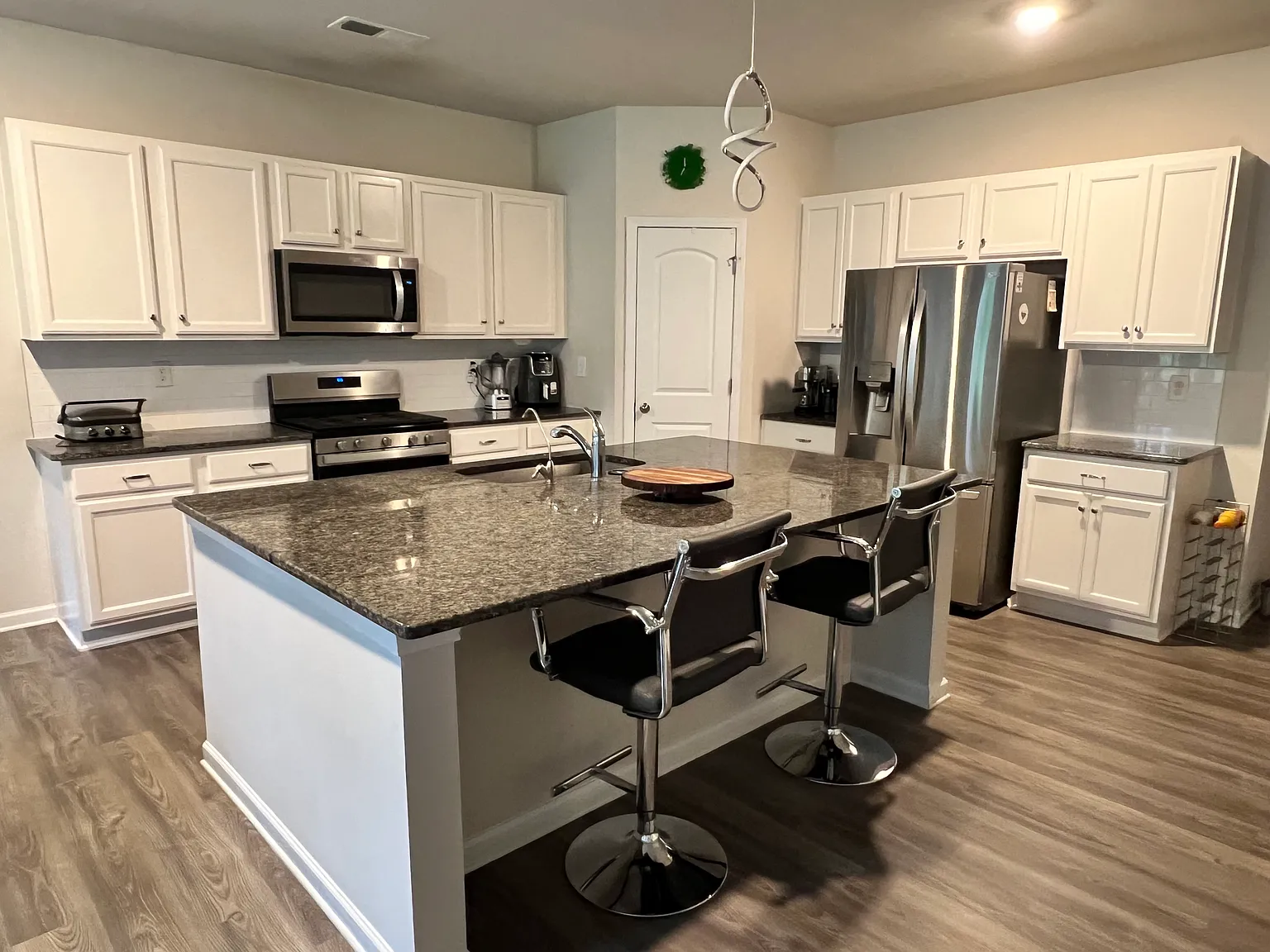 4 bed, 1805 sqft, $2,300 — Photo 4