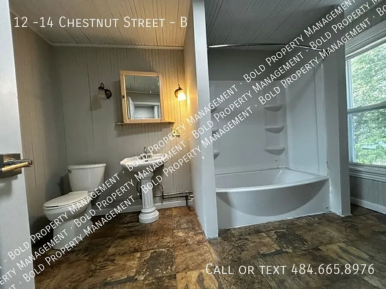 12-14 Chestnut St #B — Photo 5