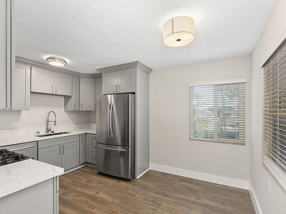 Kitchen & Dining Area