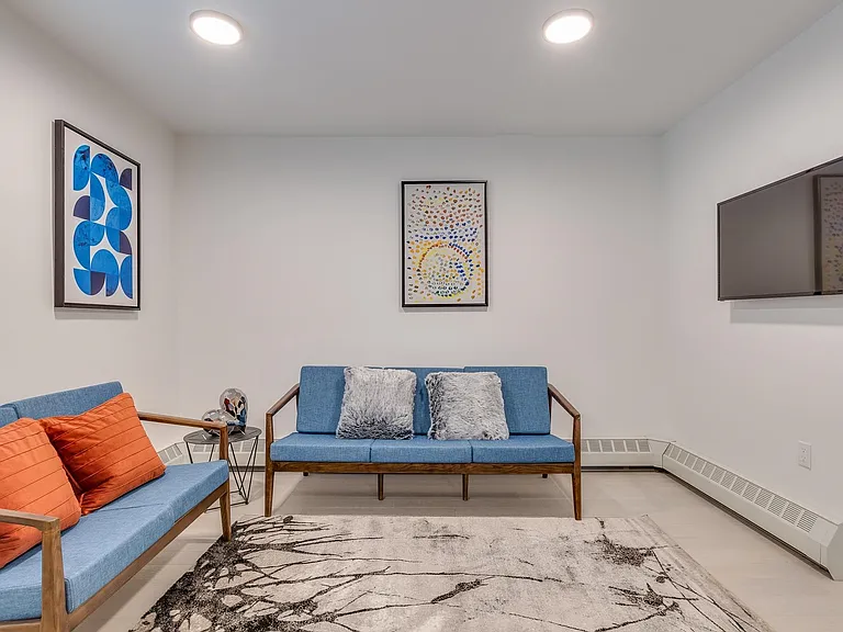 1425 Haro St #203 — Photo 8