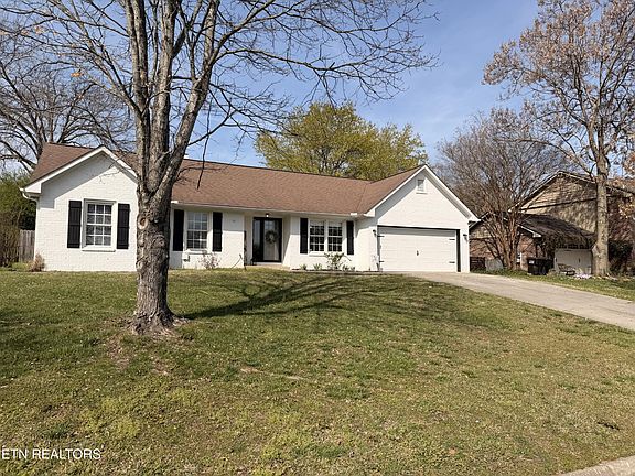 3rd image of 1521 Clear Brook Dr