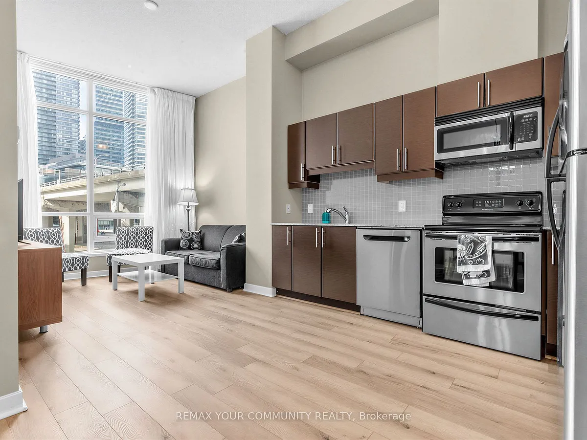 Building Photo - 18 Harbour St #202