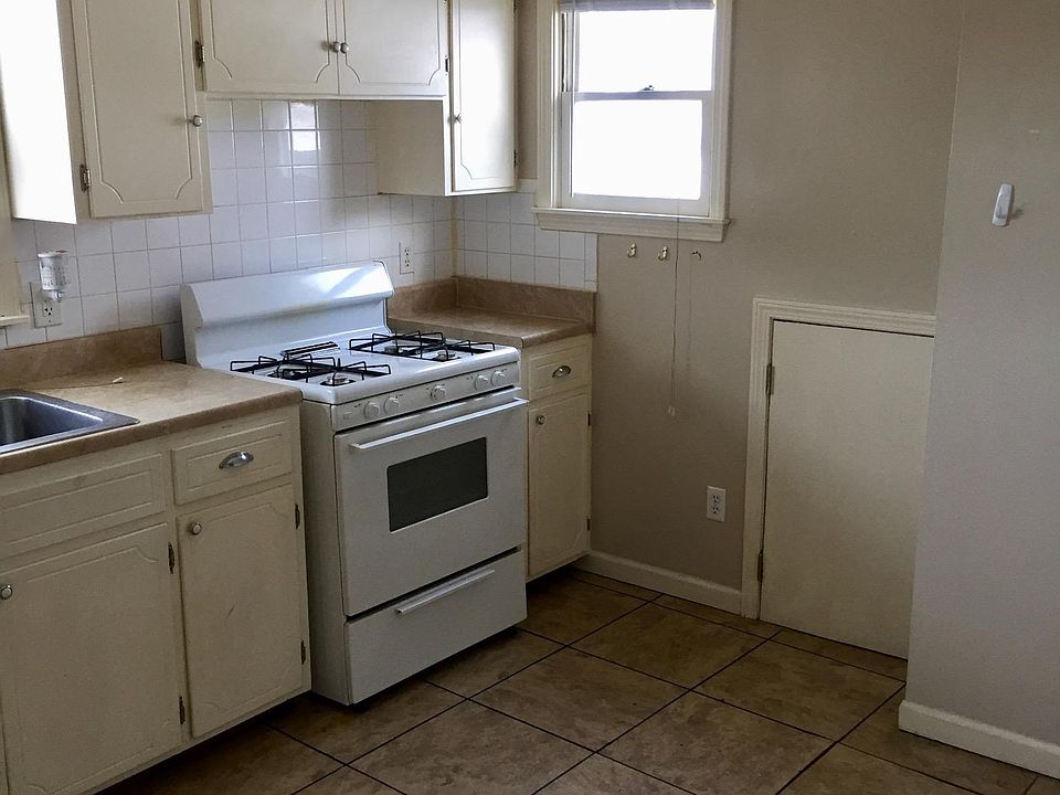 1st image of 823 1/2 N 5th St