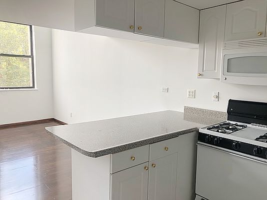 5th image of 371 Madison St APT 310