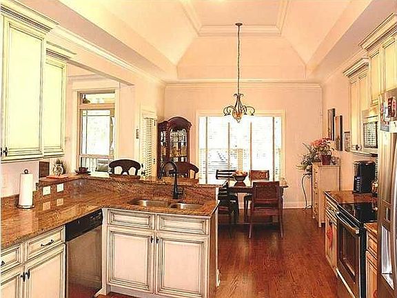 5th image of 8065 Hampton Cove Dr