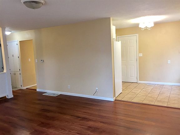2nd image of 3118 E Baldwin Ave