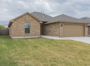 1020 SW 11th St, Moore, OK 73160