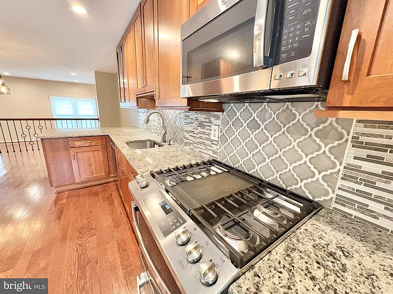 5111 Heritage Ln — Photo 2