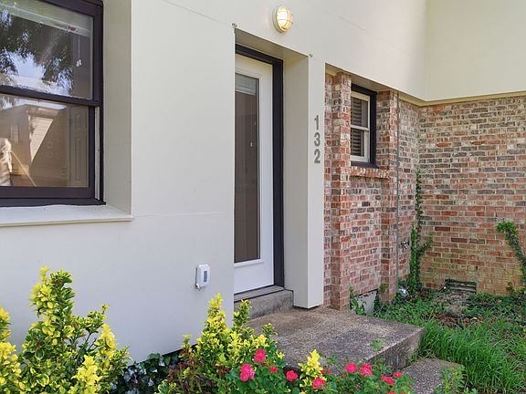 3rd image of 940 Gale Ln APT 132