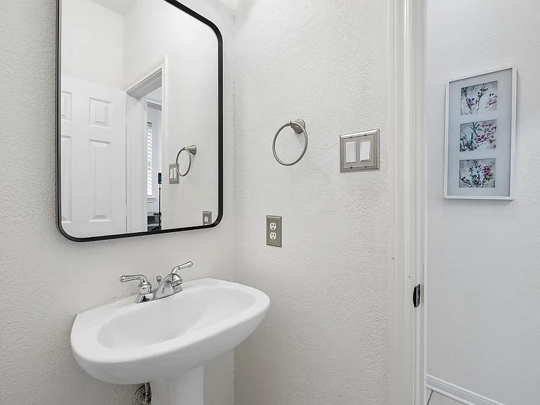 14 Guinevere Pl — Photo 29
