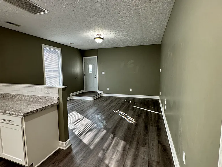 934 E Washington St — Photo 5