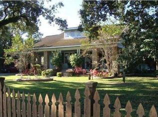 817 Main St, Jeanerette, LA 70544