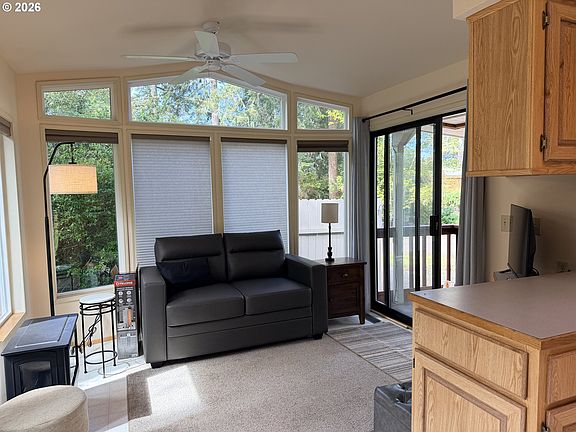 5th image of 225 Azalea St