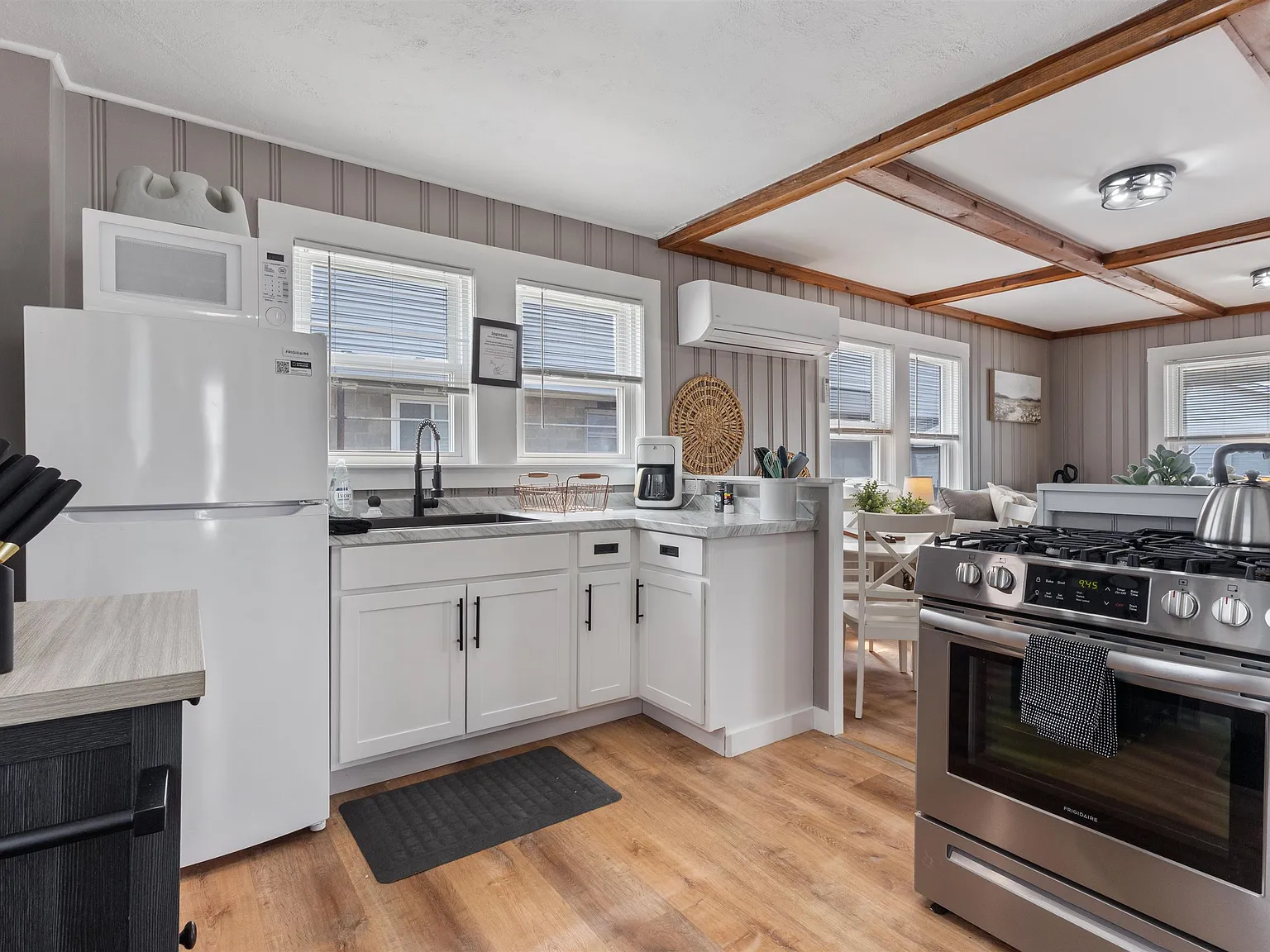 3 bed, 650 sqft, $2,100 — Photo 4