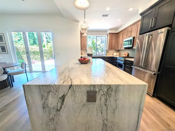 7049 Surfbird Cir, Carlsbad, CA 92011