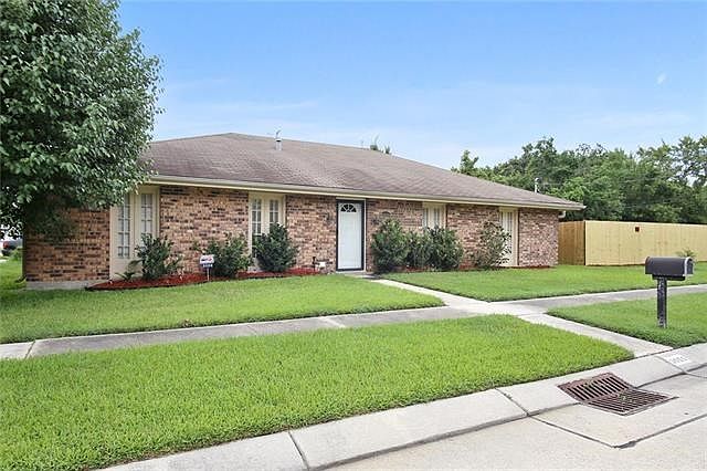 3000 Meraux Ln. Violet, LA  70092 -- Large single family home.