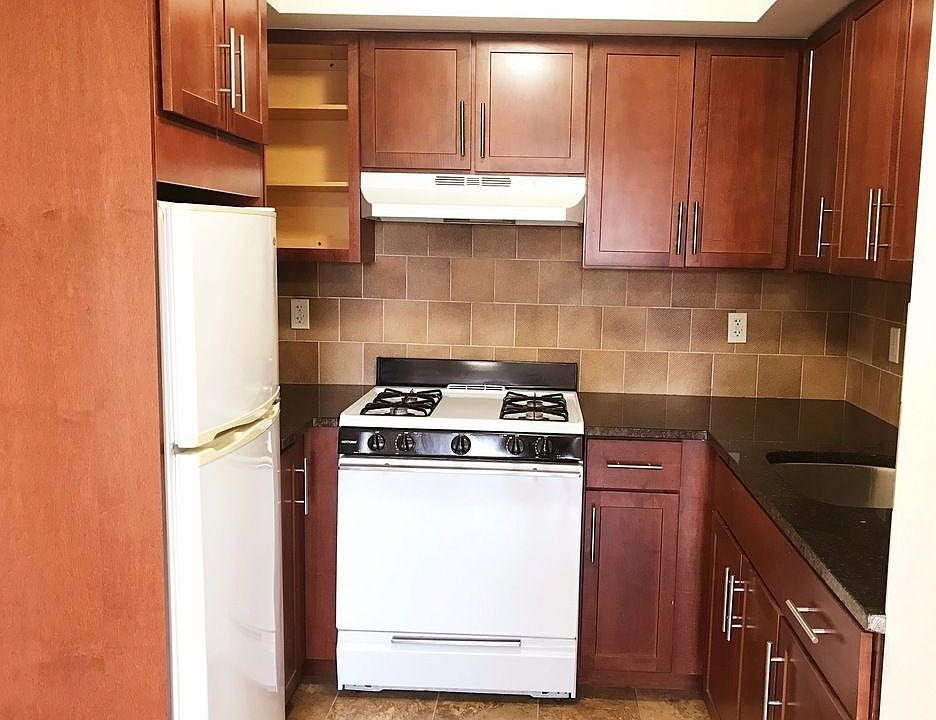 2nd image of 3616 Astoria Blvd APT 3B