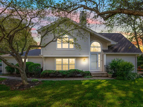 27W408 Melrose Ln #2704, Winfield, IL 60190