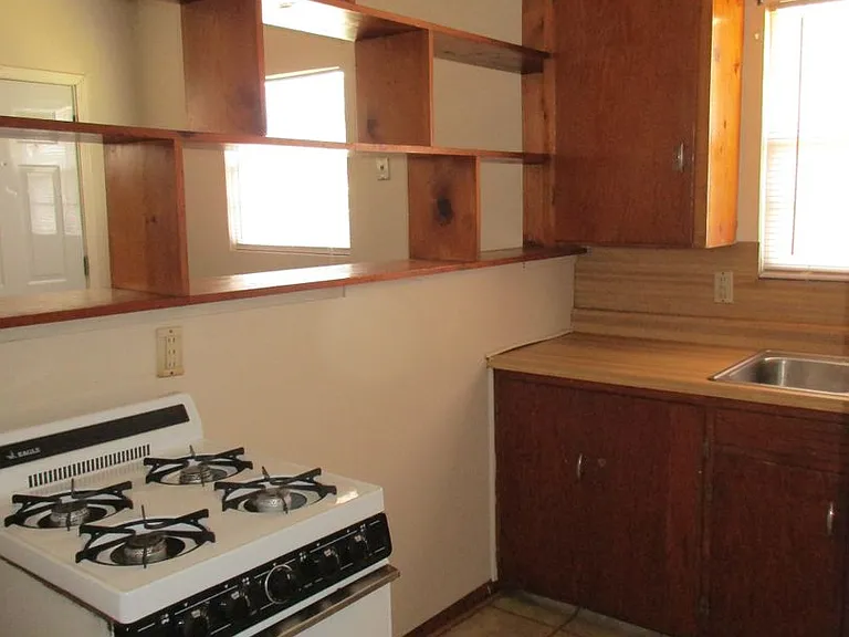 1006 N Bradley St — Photo 6