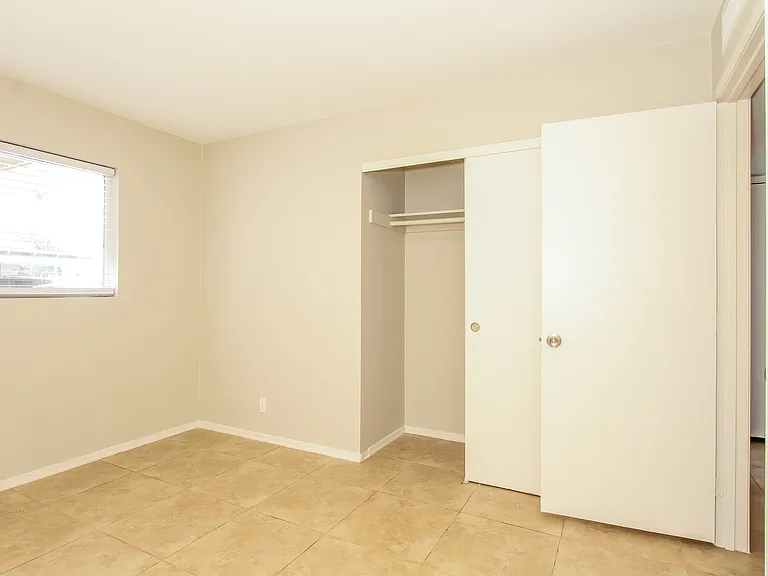 8206 E Devonshire Ave — Photo 13