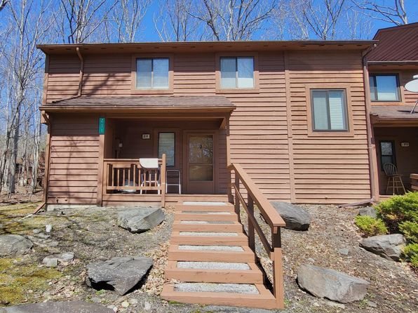 211 Falls Cir, Bushkill, PA 18324