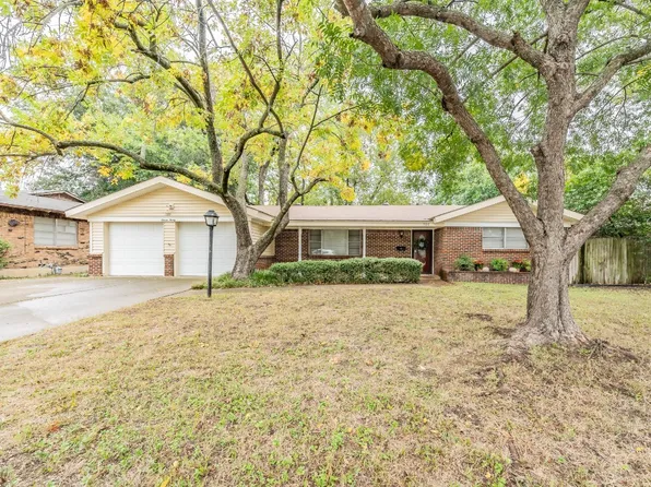 1120 Hurstview Dr, Hurst, TX 76053