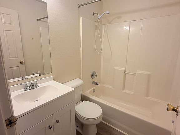 4th image of 309 Clearwater Way