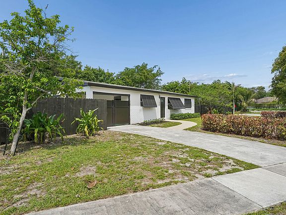 2nd image of 1527 Live Oak Drive
