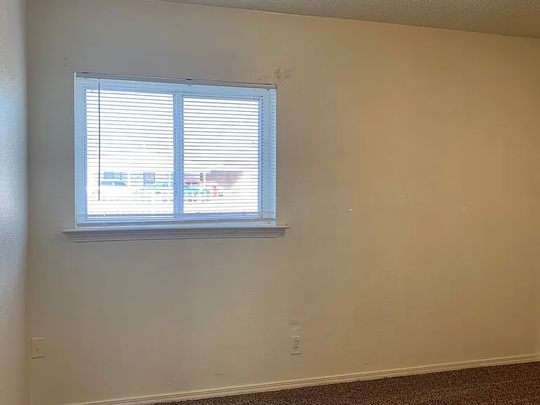 370 Atrisco Dr SW — Photo 17