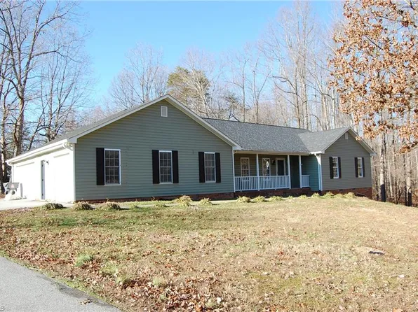 8607 Boone Landing Dr, Stokesdale, NC 27357