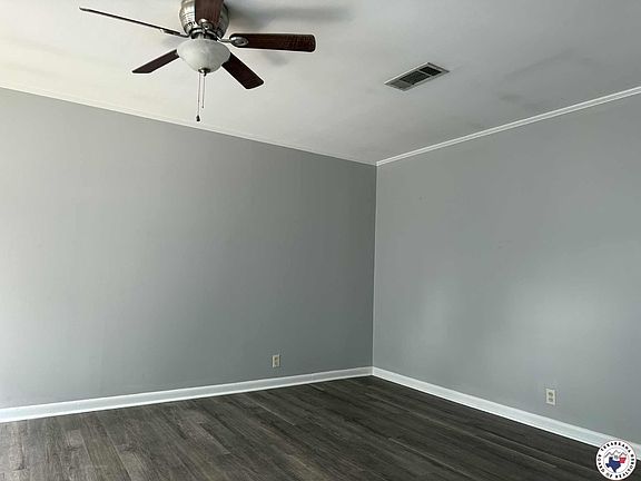 3rd image of 104 Lynda Ave