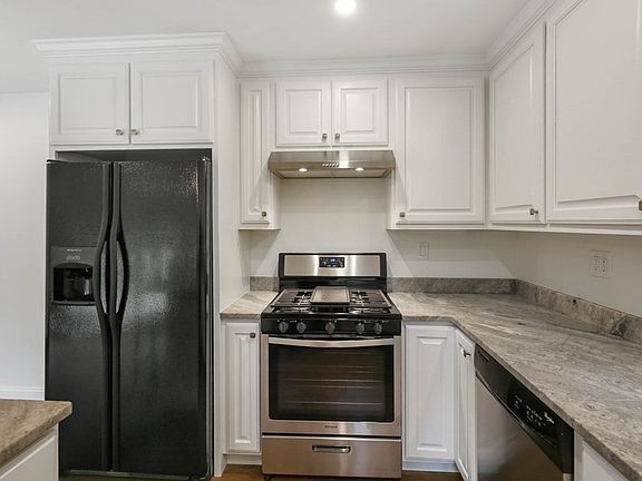 5th image of 27 Atwood St