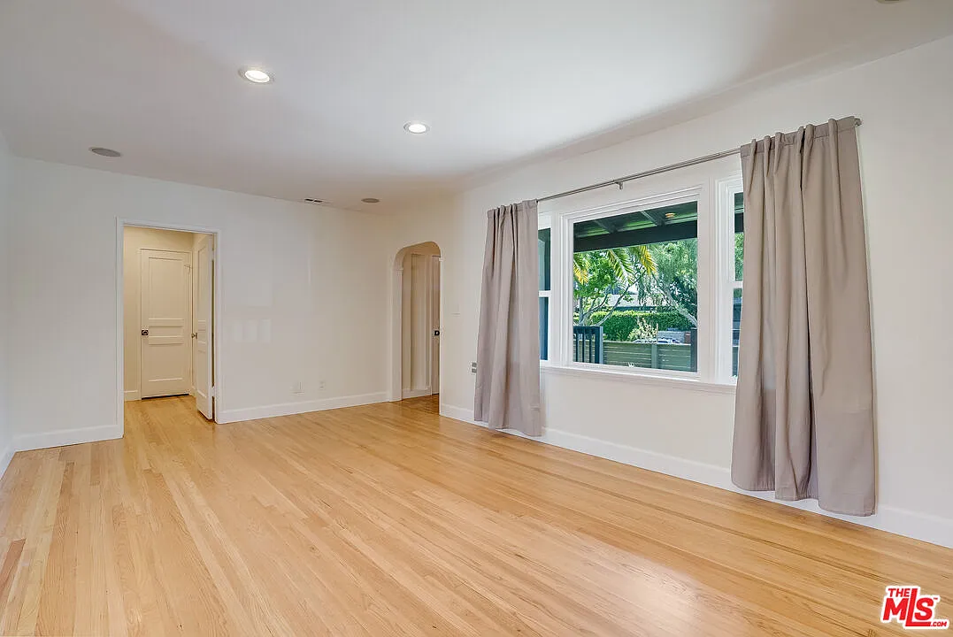 3 bed, 2.0 bath, 1688 sqft, $8,500 — Photo 4