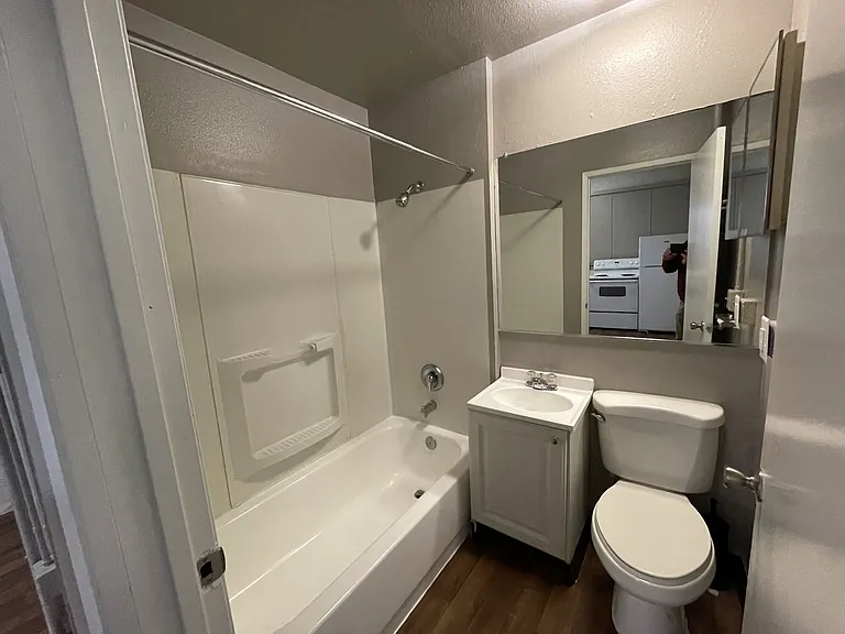Bay View Apartments — Photo 18