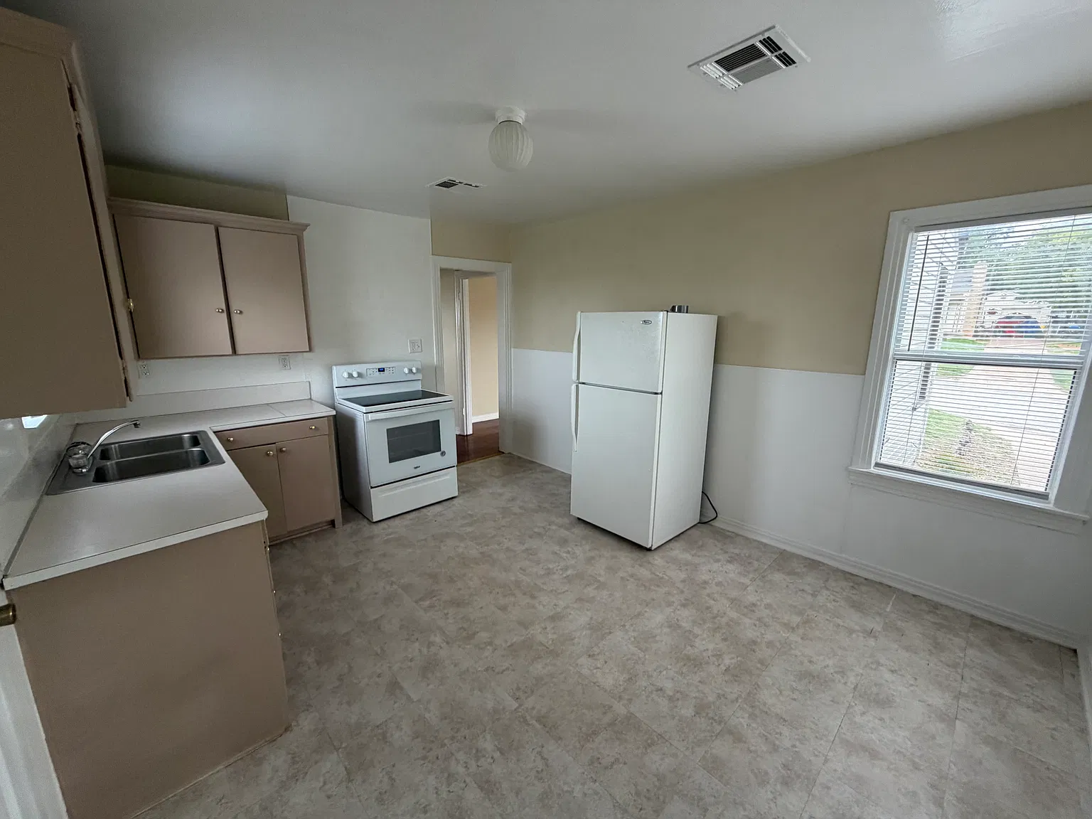 2 bed, 828 sqft, $1,000 — Photo 4