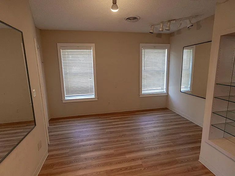 1110 E Broadway #B — Photo 5